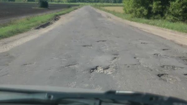 Водители возмущены разбитой дорогой, ведущей из Пятигорска в село Юца. Видео